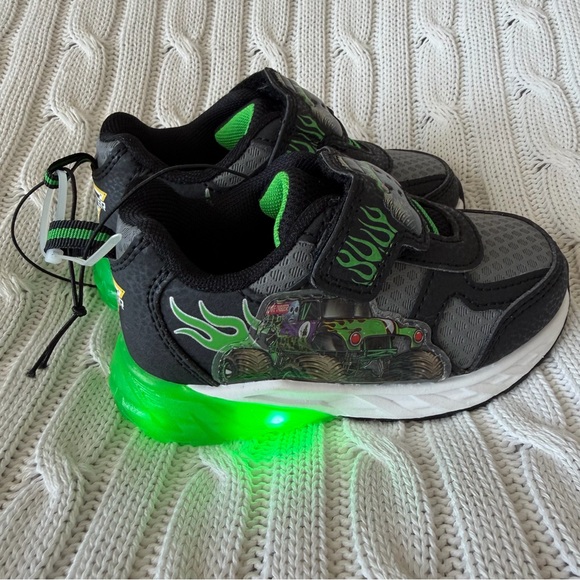 Monster Jam Sneakers 7 Boys Shoes Light Up Trucks Sneaker Grave Digger Boy Mom - Picture 2 of 10